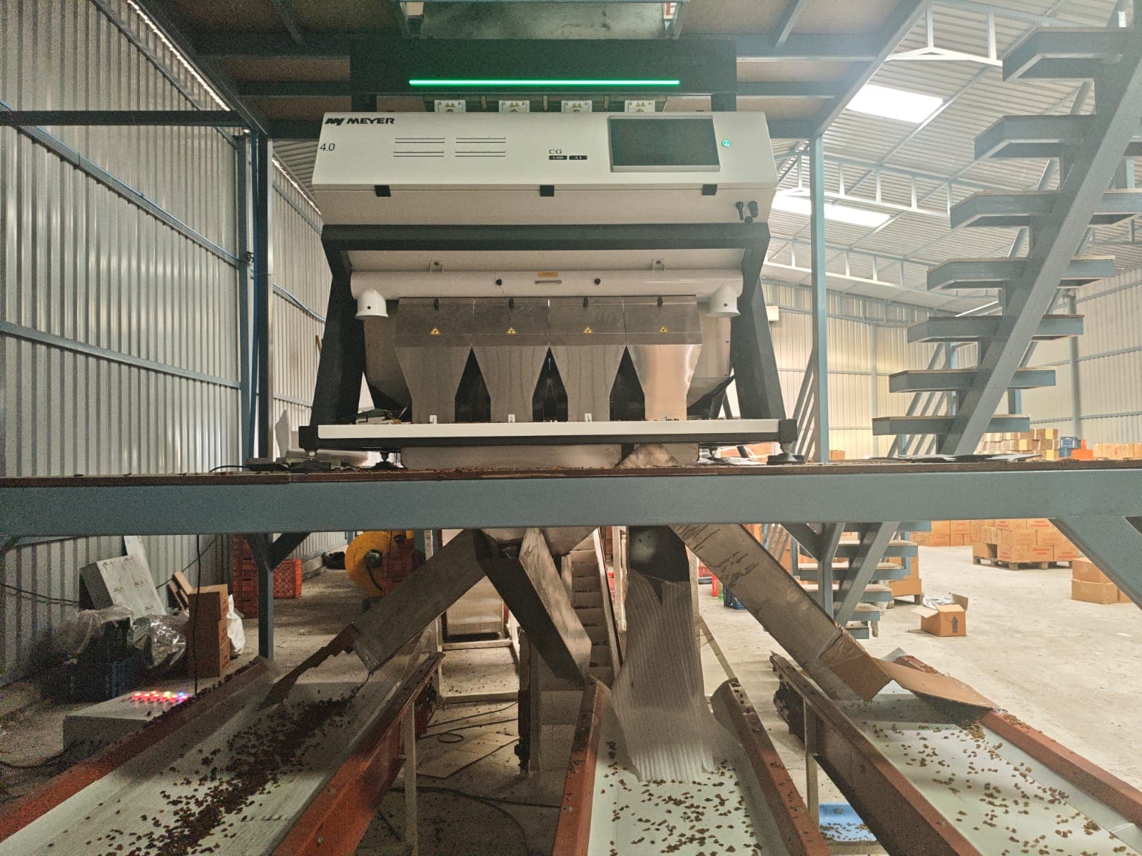 Colour-sorter machine
