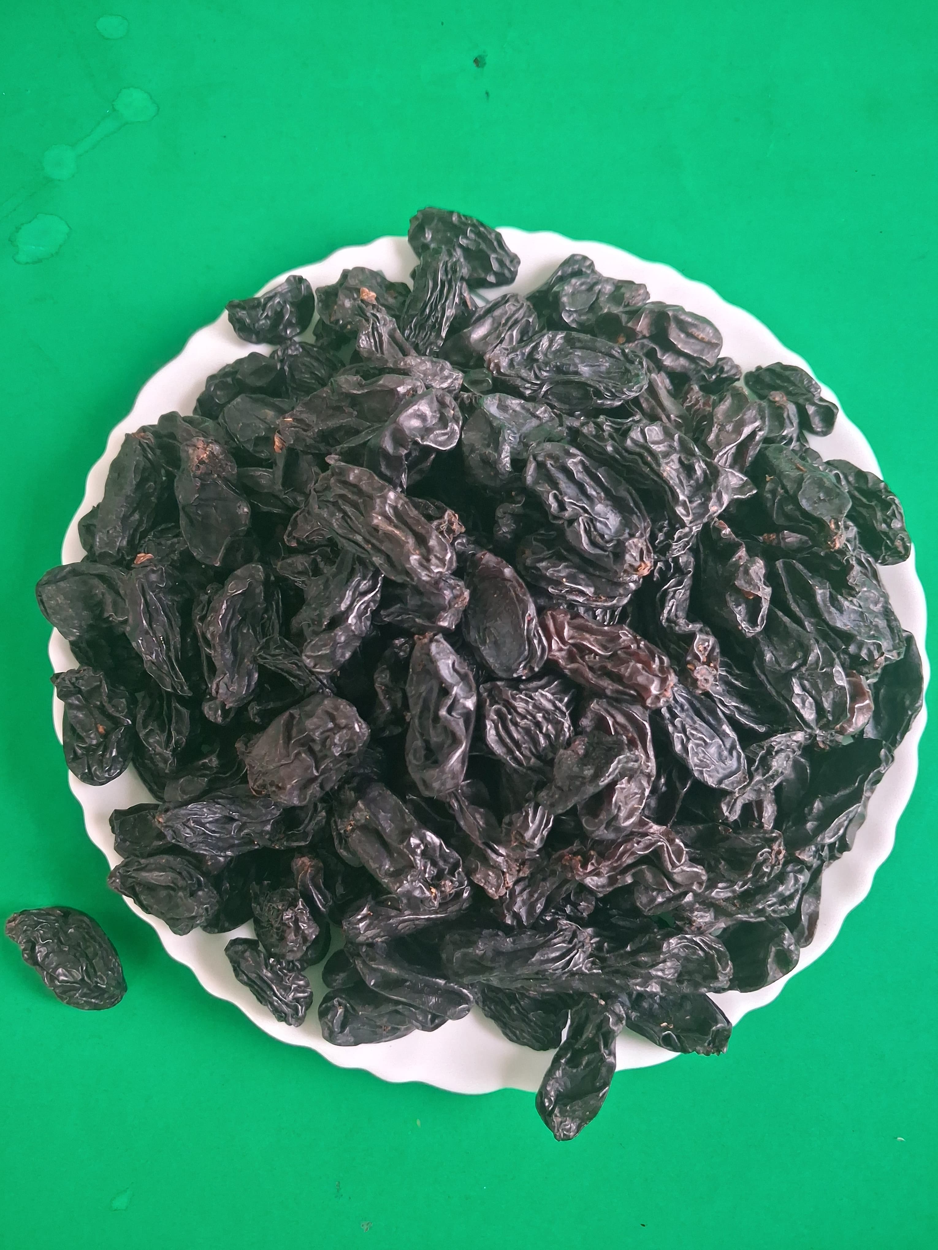 Black Jumbo Raisins